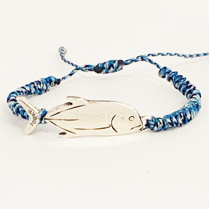 Bracelet Cordon Bleu avec une Carangue Argentée