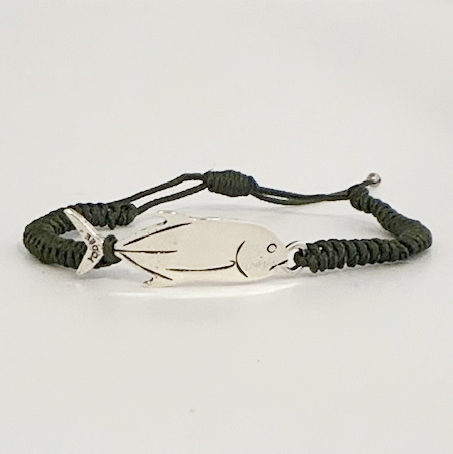 Bracelet Cordon Kaki avec une Carangue Argentée