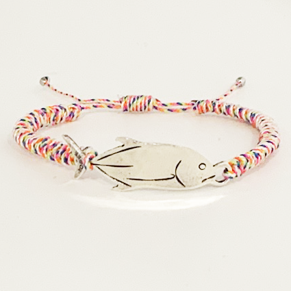 Bracelet Cordon Multi-Color avec une Carangue Argentée