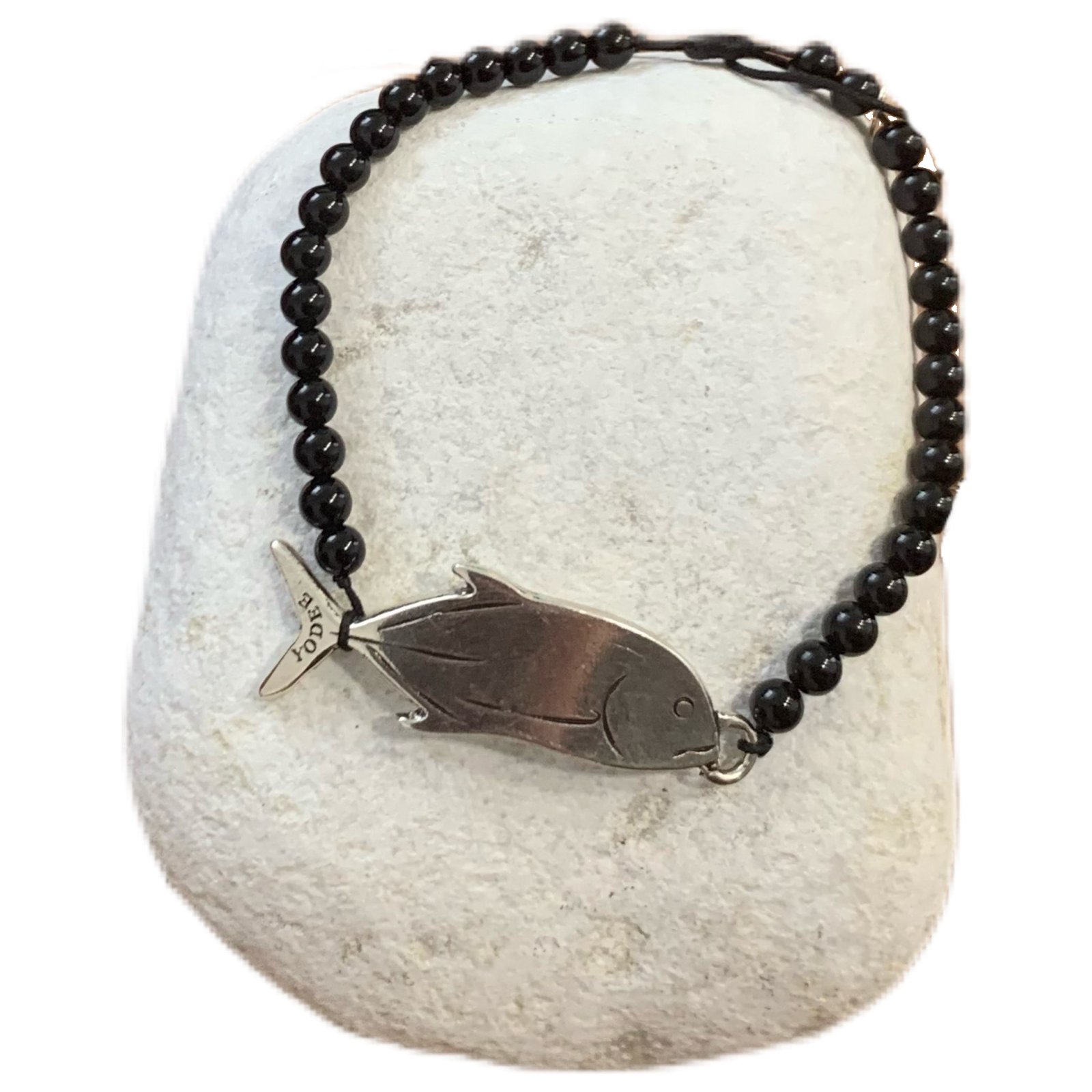 Bracelet pierre Onyx Brillant 4mm avec une Carangue Argenté